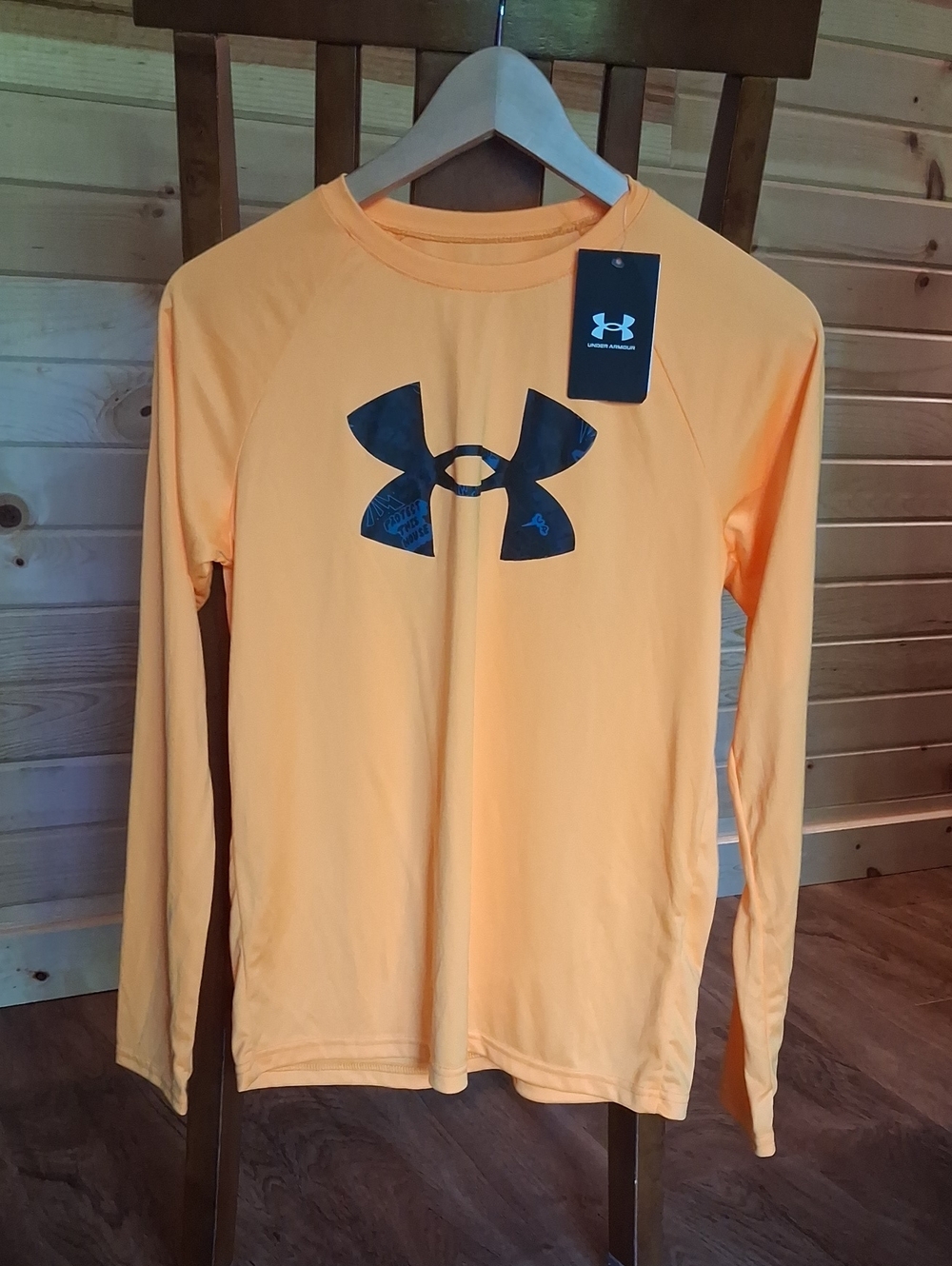 NWT Under Armour Kids Orange Heatgear Long Sleeve Logo Tee